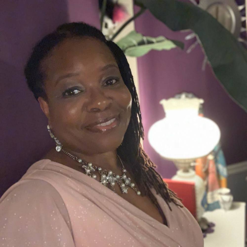 Meet your Posher, Deborah